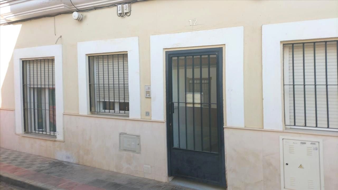 Vista exterior de Pis en venda en Dos Hermanas