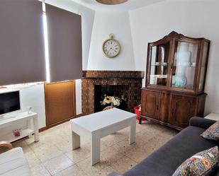 Sala d'estar de Pis en venda en Madrigal de la Vera amb Aire condicionat i Balcó