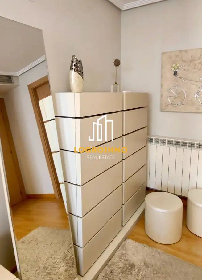 Schlafzimmer von Wohnung zum Verkauf in  Logroño mit Klimaanlage, Heizung und Terrasse