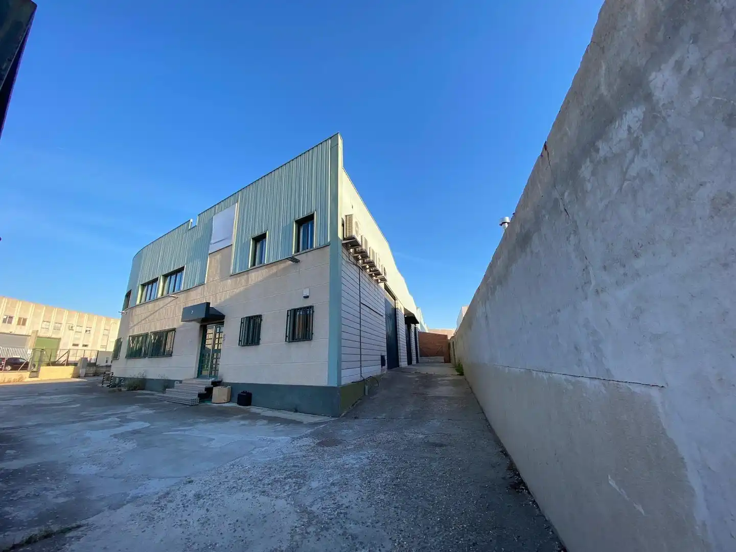 Vista exterior de Nave industrial en venta en Torres de la Alameda
