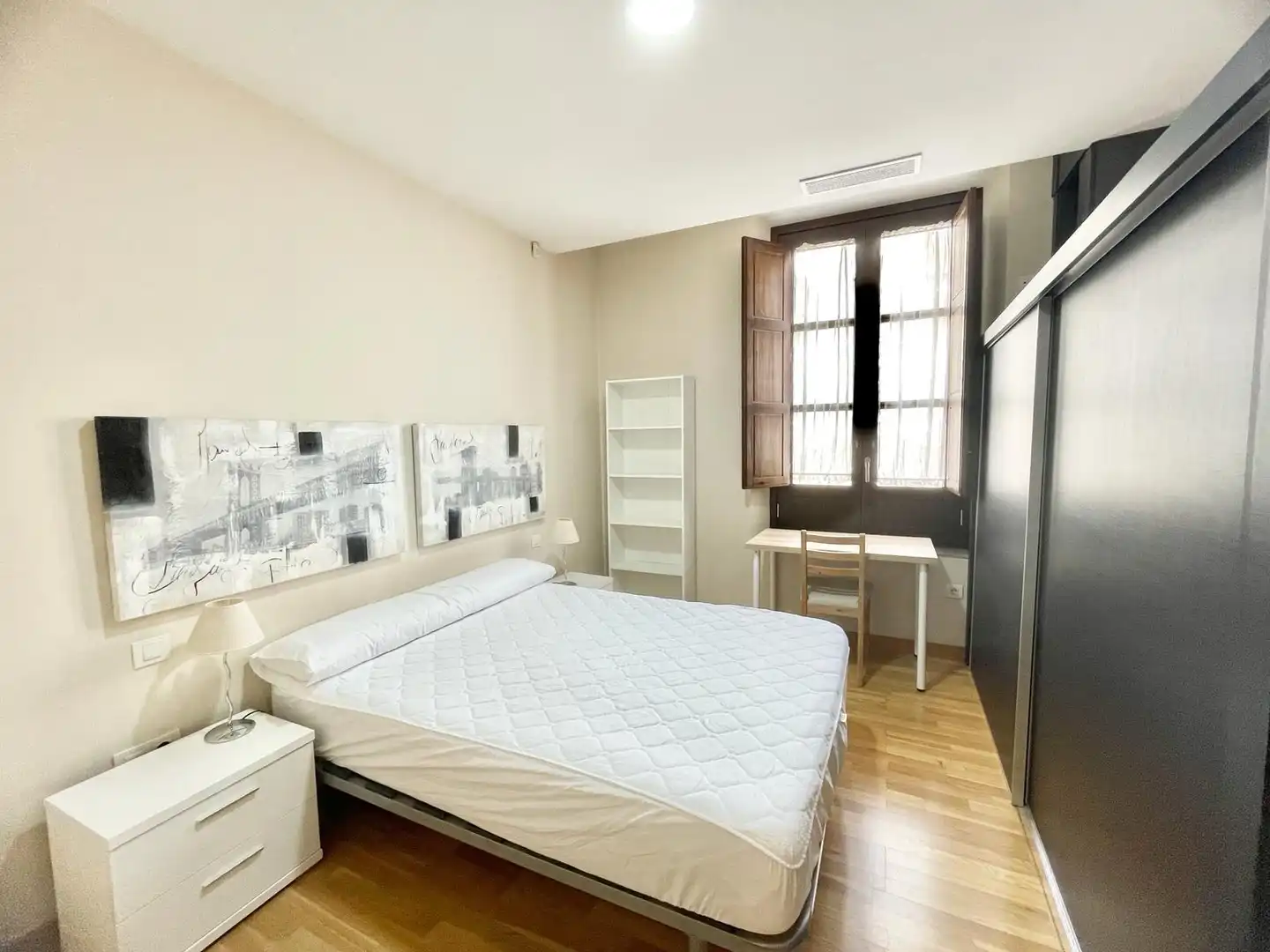 Schlafzimmer von Wohnungen zur Miete in Granada mit Klimaanlage, Heizung und Möbliert