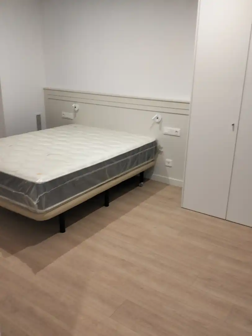 Habitación de Piso de alquiler en Badalona con Aire acondicionado, Calefacción y Parquet