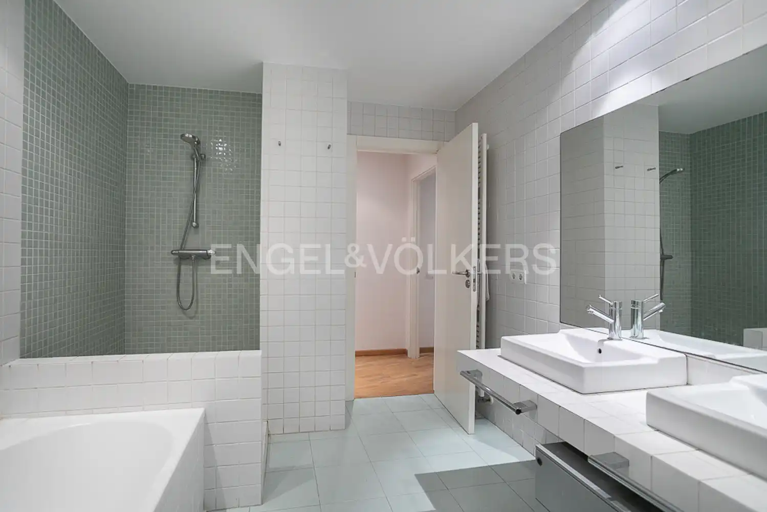 Baño de Piso en venta en Valencia con Aire acondicionado, Calefacción y Parquet