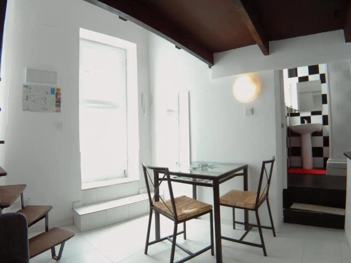 Estudio de alquiler en Valdeacederas