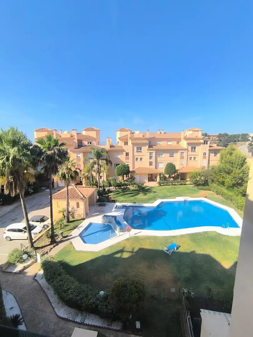 Apartament amb piscina en venda a Calahonda