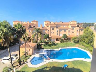 Apartament amb piscina en venda a Calahonda