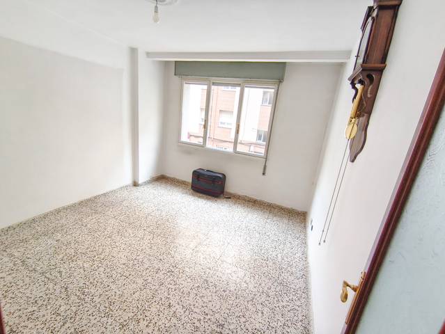 Piso en Venta en Calle Felicidad en Ceares