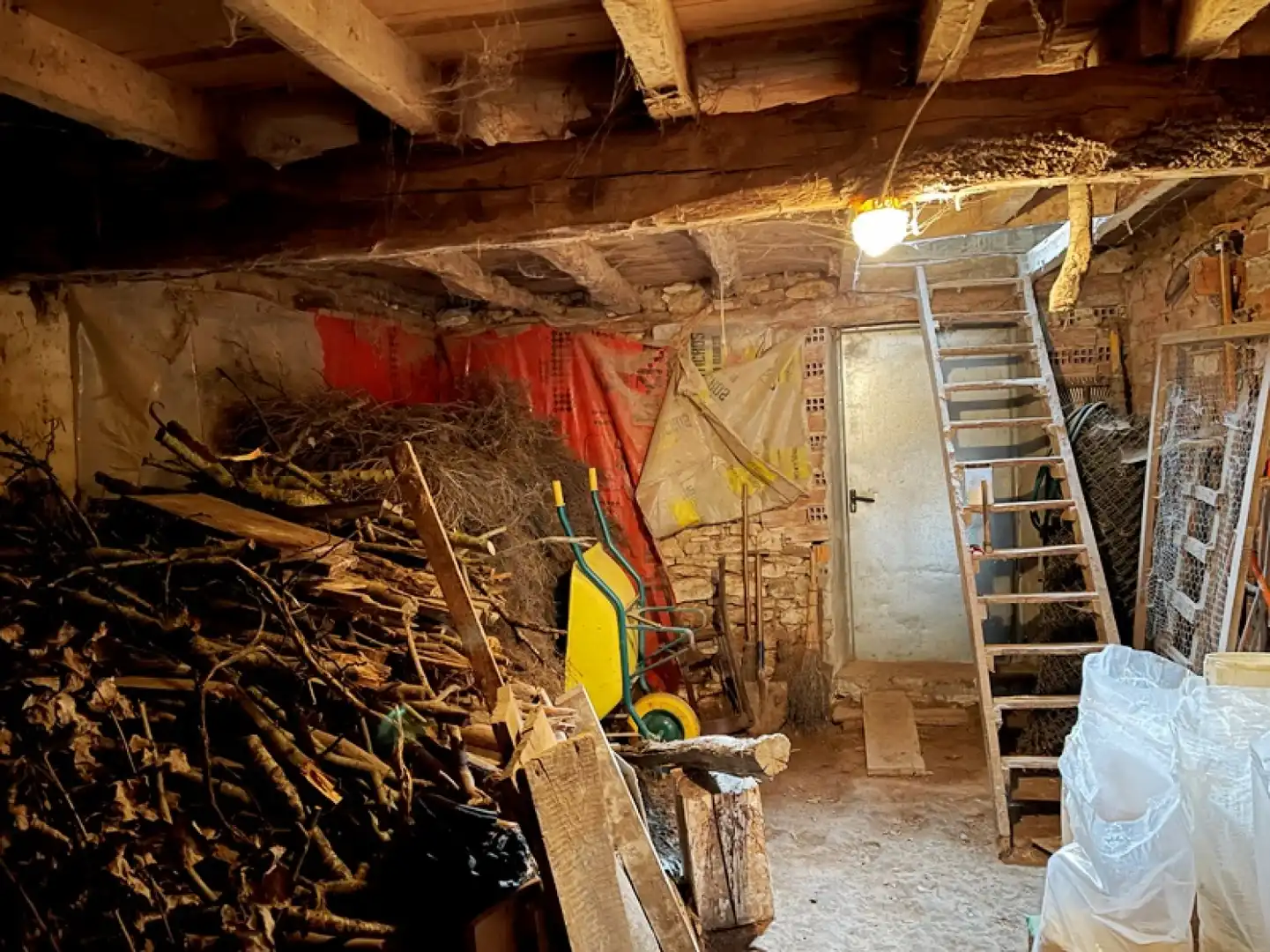 Casa o xalet en venda en Valle de Valdelucio amb Calefacció, Jardí privat i Parquet