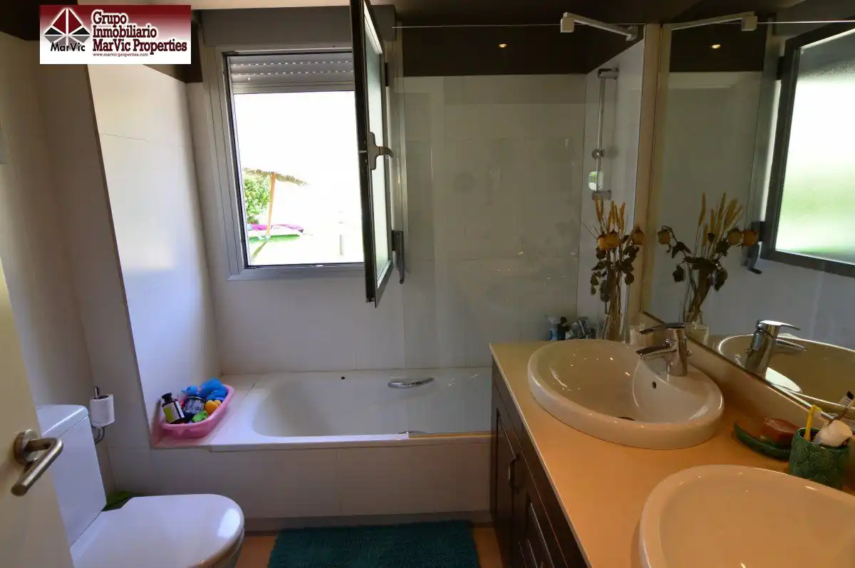 Badezimmer von Erdgeschoss zum Verkauf in Altea mit Privatgarten, Möbliert und Gemeinschaftspool