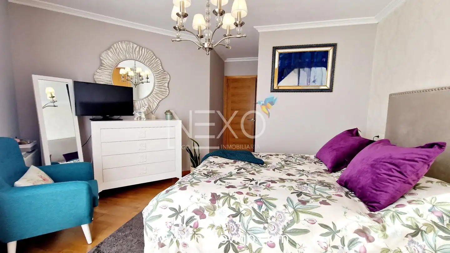 Habitación de Casa adosada en venta en Cangas  con Calefacción, Trastero y Amueblado