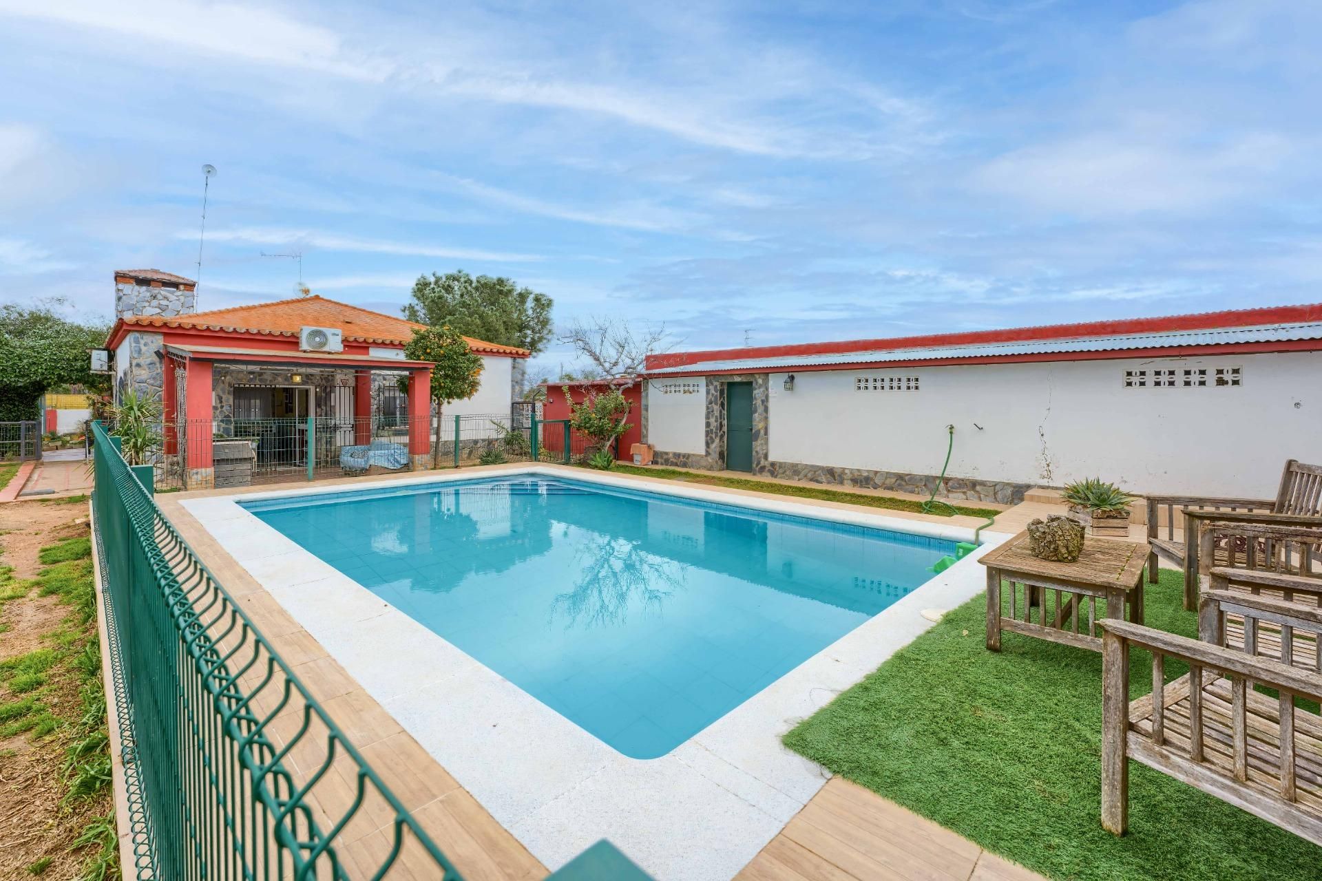Piscina de Casa o chalet en venta en Carmona con Piscina comunitaria