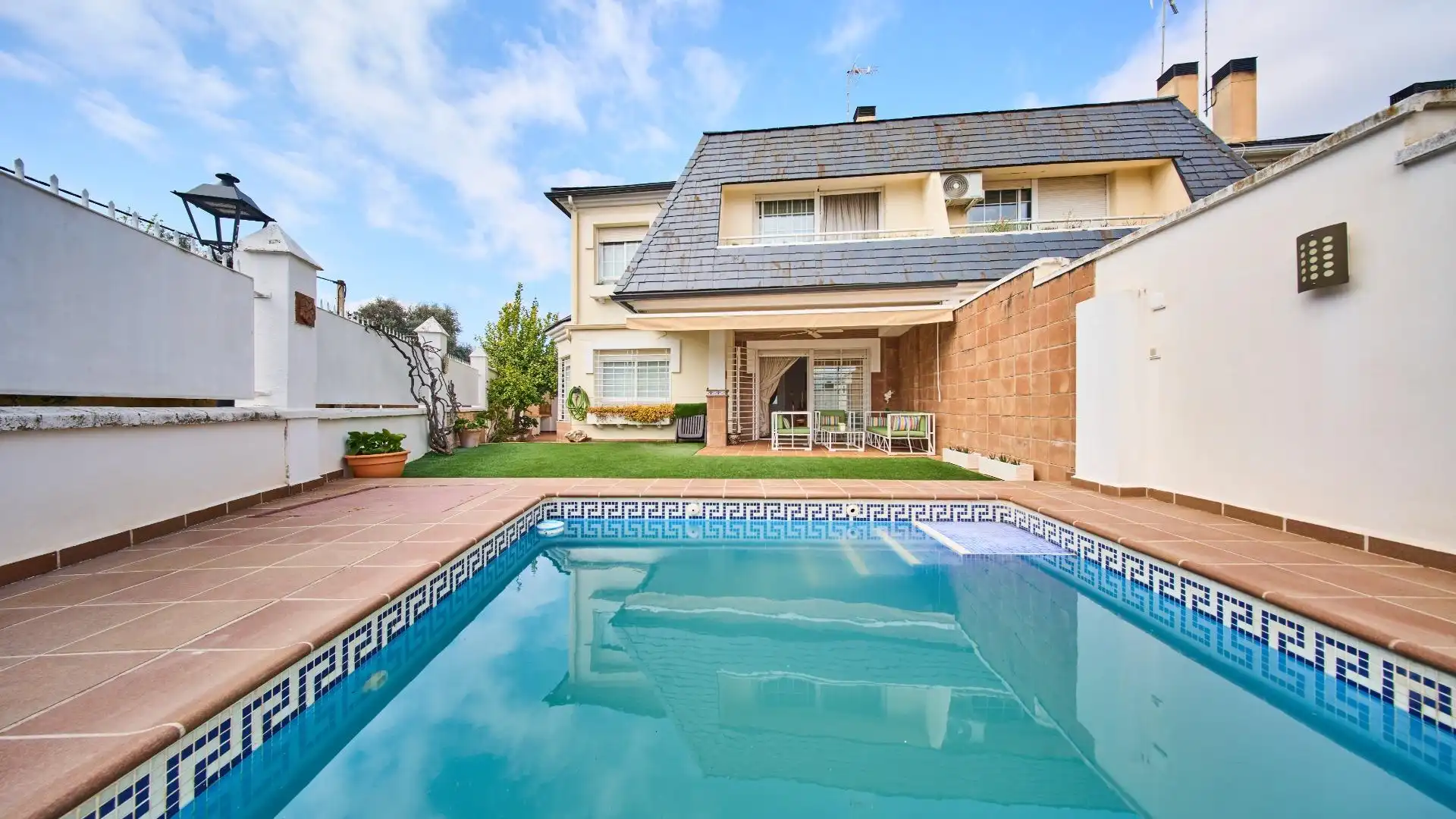 Einfamilien-Reihenhaus zum Verkauf in Calle ALHAMBRA, 2