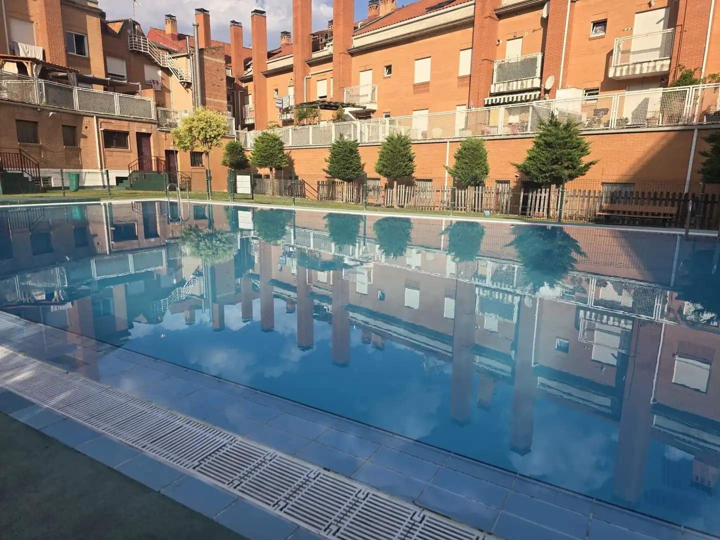 Piscina de Dúplex en venta en Villamediana de Iregua con Calefacción, Terraza y Piscina comunitaria
