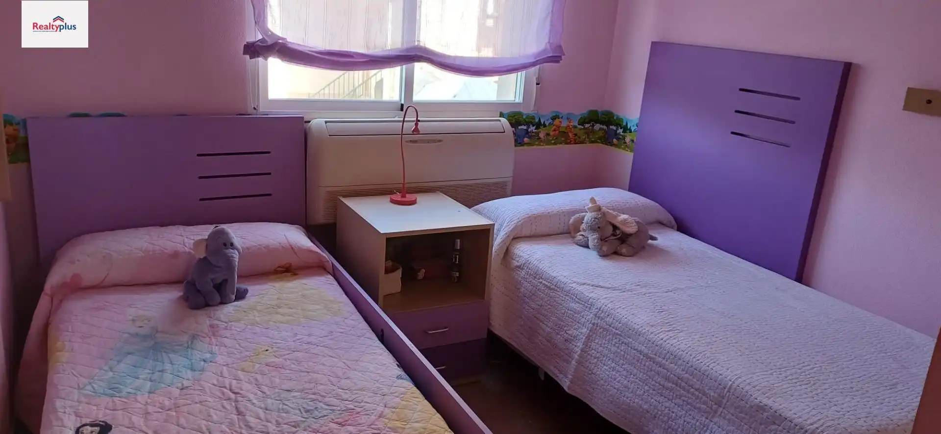Habitación de Casa adosada en venta en Burgohondo
