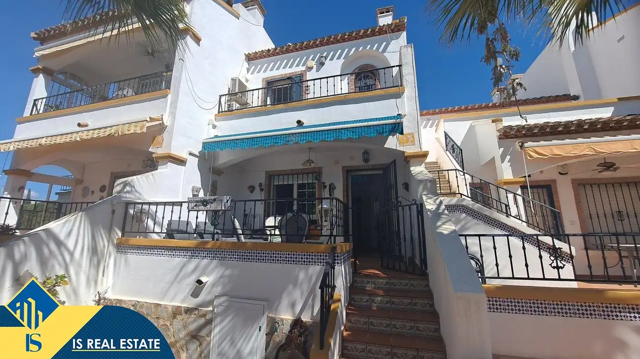 Casa con piscina en venta en Orihuela Costa