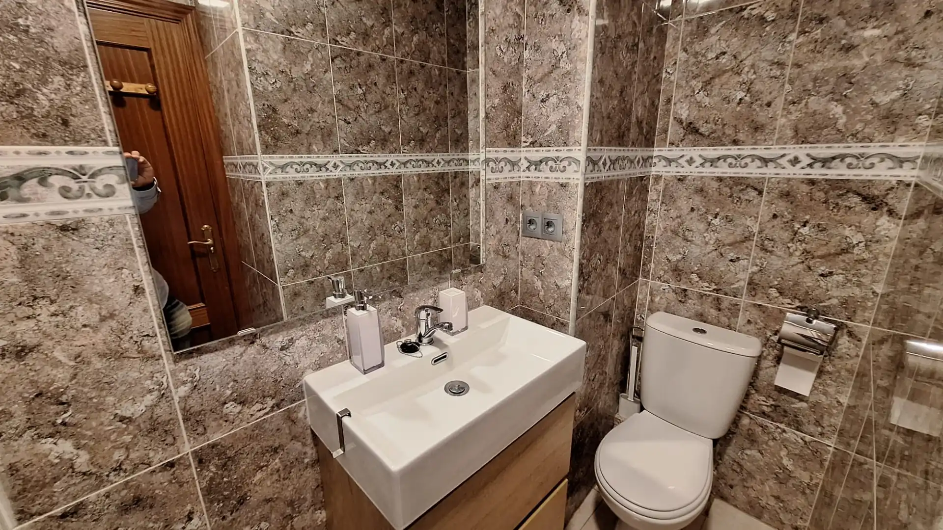 Baño de Estudio en venta en Benalmádena con Aire acondicionado, Terraza y Amueblado
