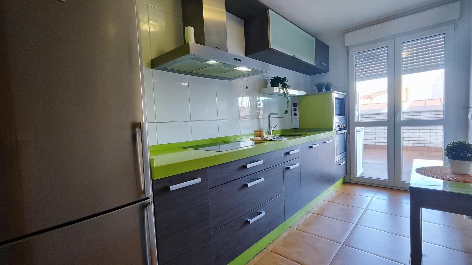 Cuina de Apartament en venda en San Andrés del Rabanedo amb Calefacció i Terrassa