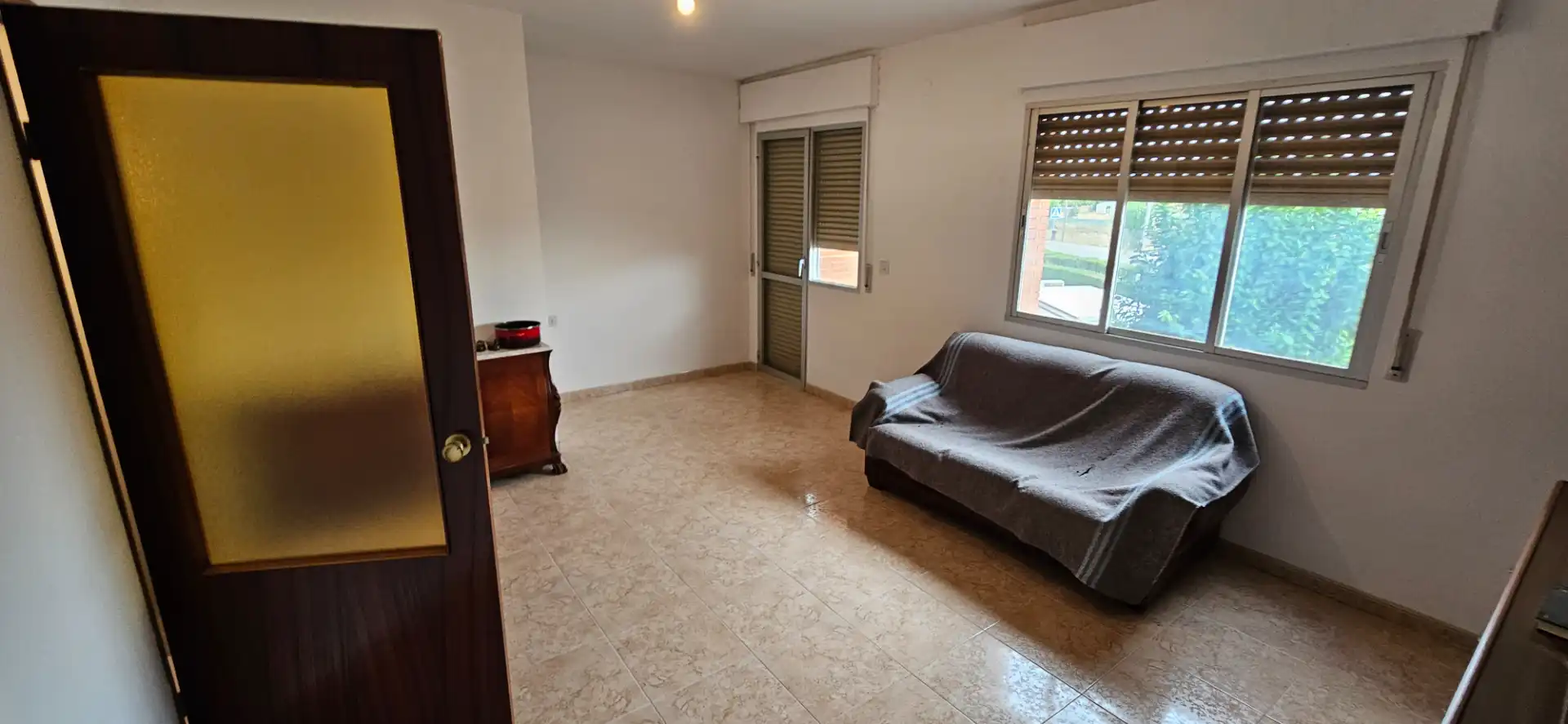 Wohnzimmer von Einfamilien-Reihenhaus zum Verkauf in Moraleja mit Möbliert
