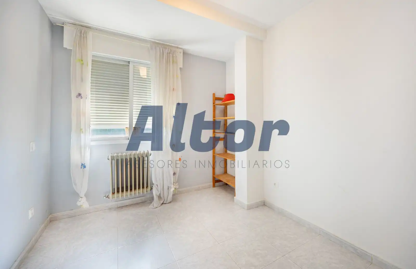 Schlafzimmer von Dachboden zum Verkauf in Fuenlabrada mit Heizung, Terrasse und Alarm