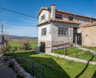 Exterior view of House or chalet for sale in Narros del Puerto  with Heating