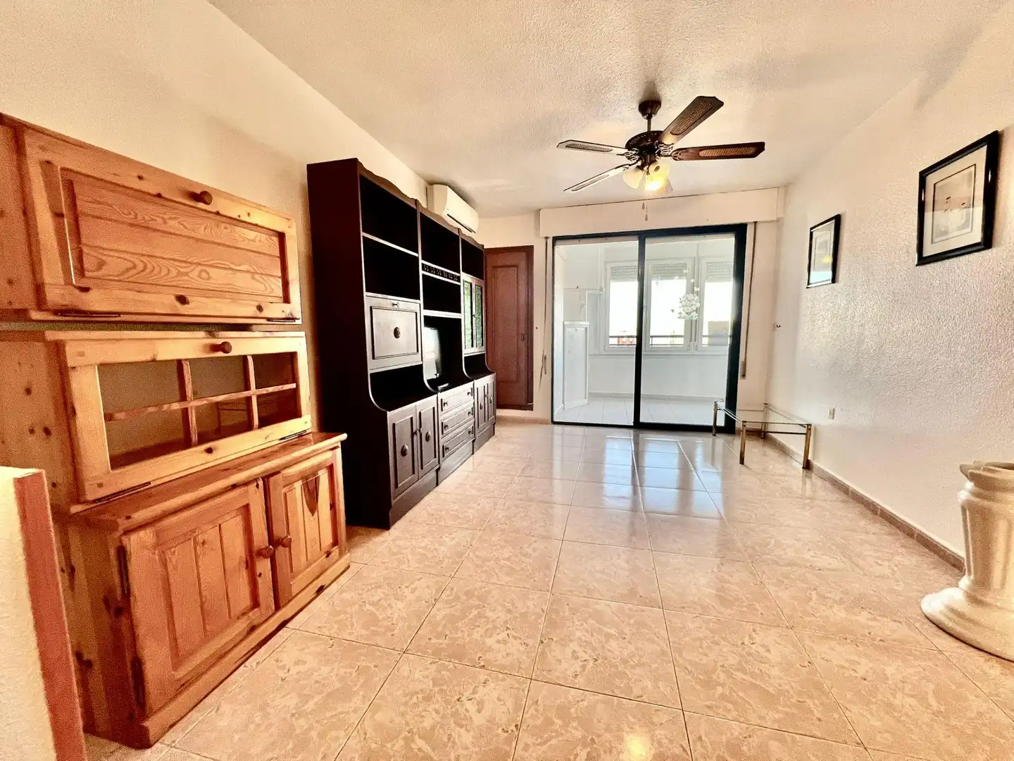 Sala de estar de Piso en venta en Torrevieja con Amueblado y Piscina comunitaria