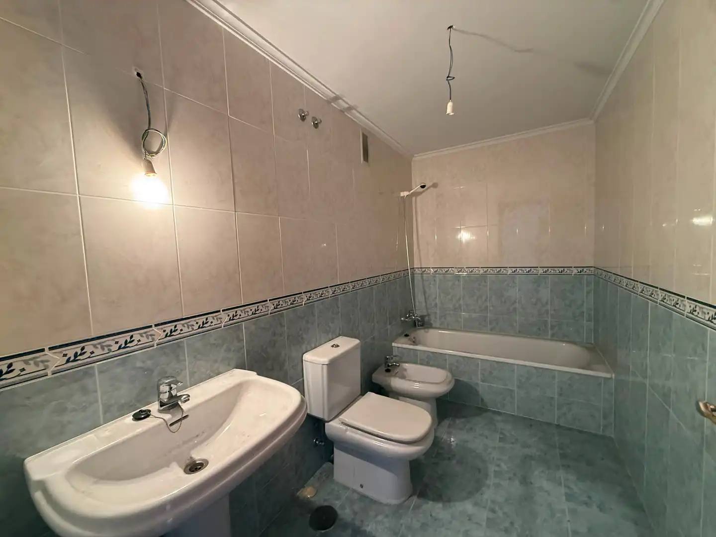 Baño de Piso en venta en Oviedo  con Calefacción y Trastero