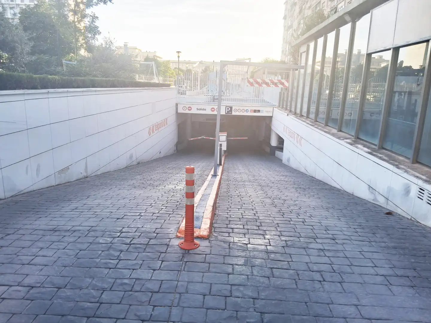 Einzelparkplatz mit Aufzug zur Miete in Camino de Ronda 101, imagen 2
