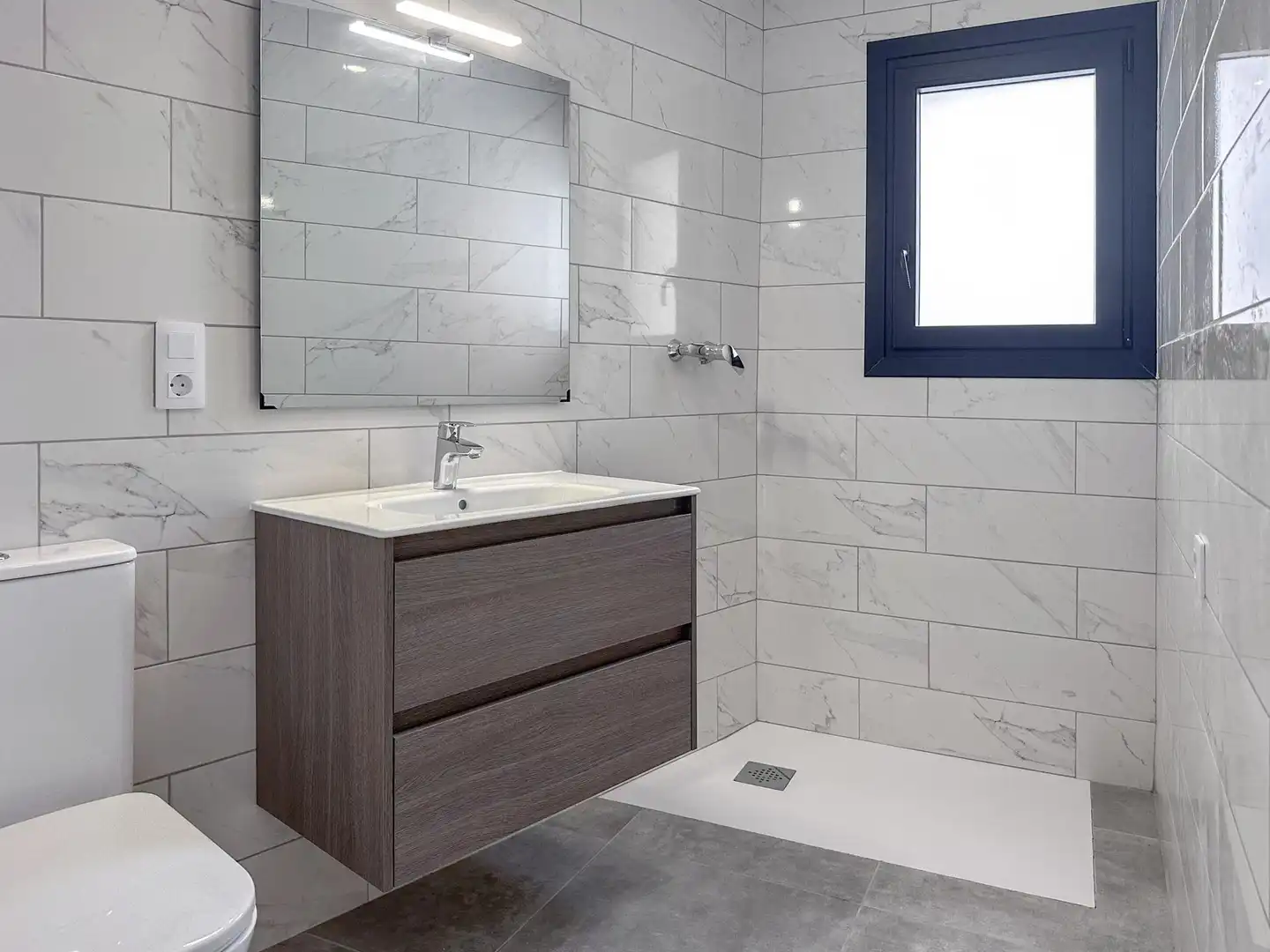 Baño de Apartamento en venta en Roses con Aire acondicionado, Terraza y Balcón