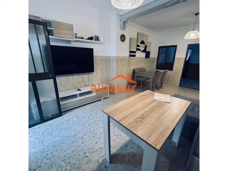 Sala d'estar de Casa o xalet en venda en Fernán-Núñez amb Aire condicionat, Terrassa i Moblat