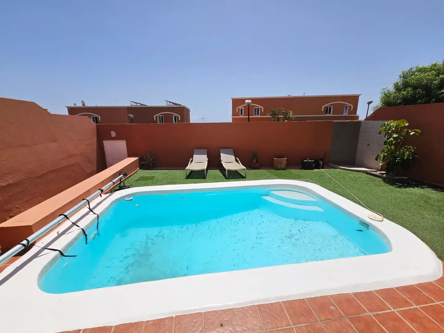 Piscina de Casa adosada en venda en Puerto del Rosario amb Aire condicionat, Jardí privat i Terrassa