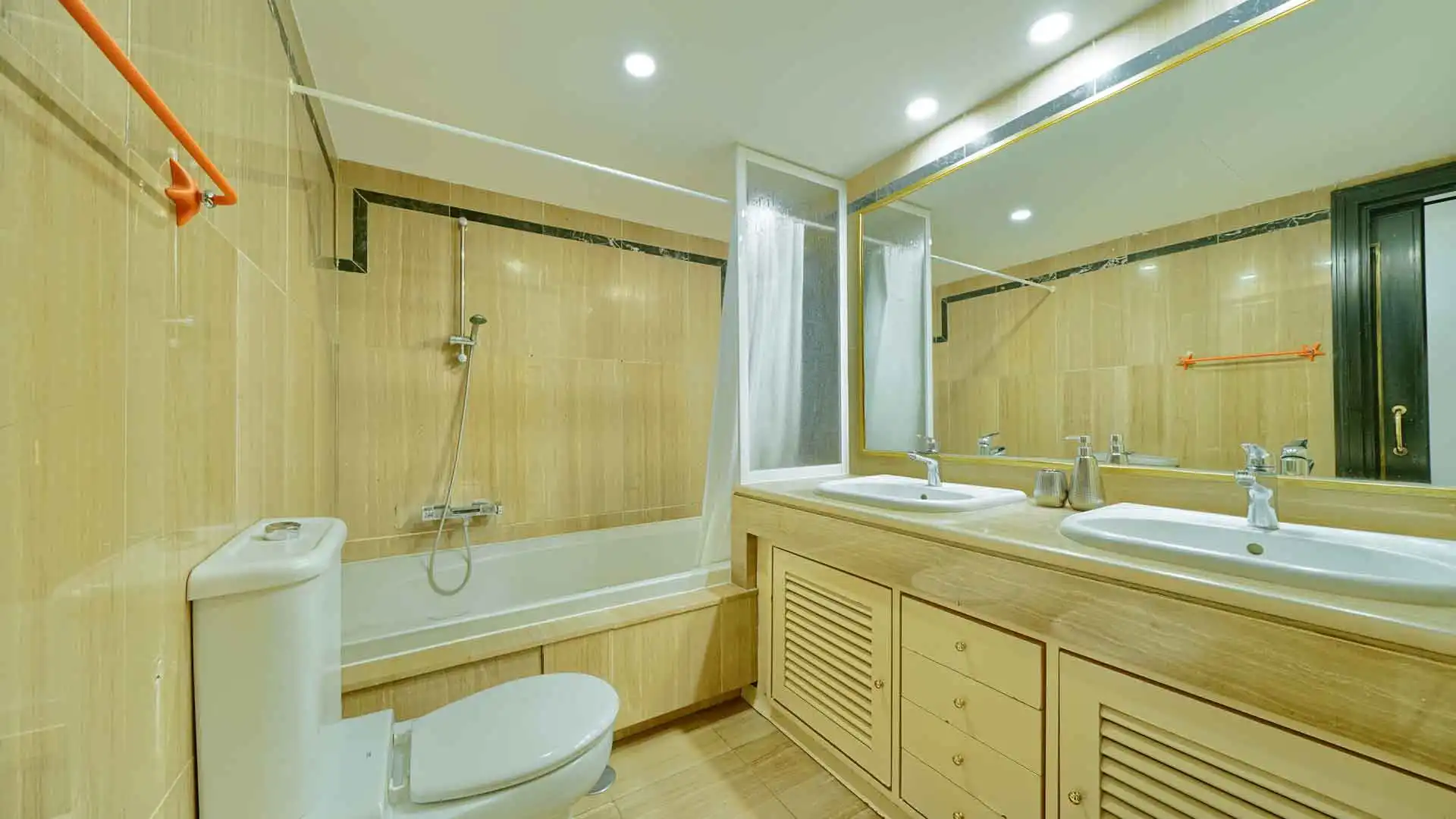 Bany de Apartament en venda en Marbella amb Aire condicionat, Calefacció i Terrassa