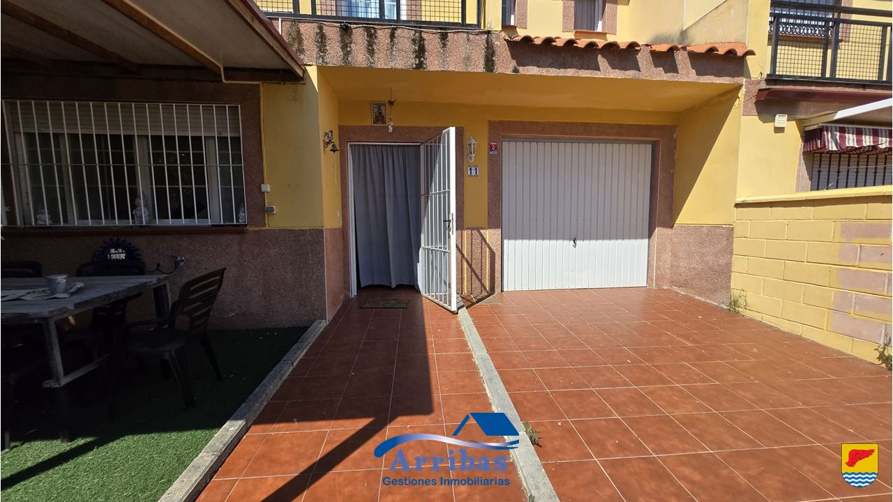 Vista exterior de Casa adosada en venda en Hormigos amb Aire condicionat, Calefacció i Jardí privat