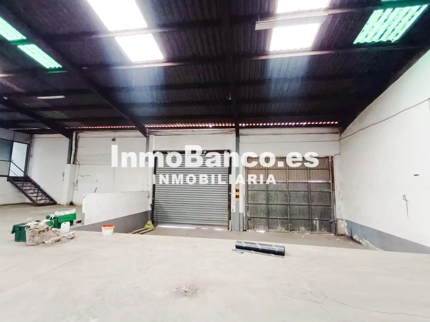 Exterior view of Industrial buildings for sale in Quart de Poblet