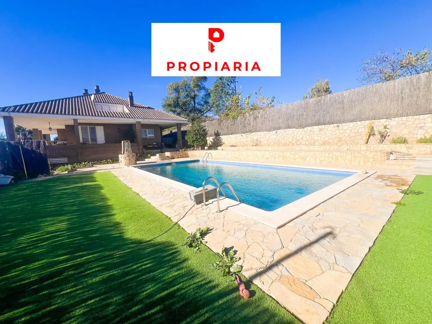 Piscina de Casa o chalet en venta en Pallejà con Aire acondicionado, Calefacción y Jardín privado