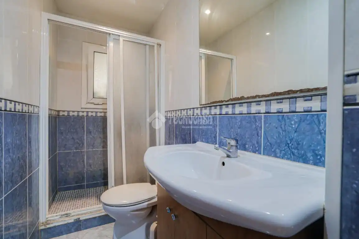 Badezimmer von Wohnung zum Verkauf in Terrassa