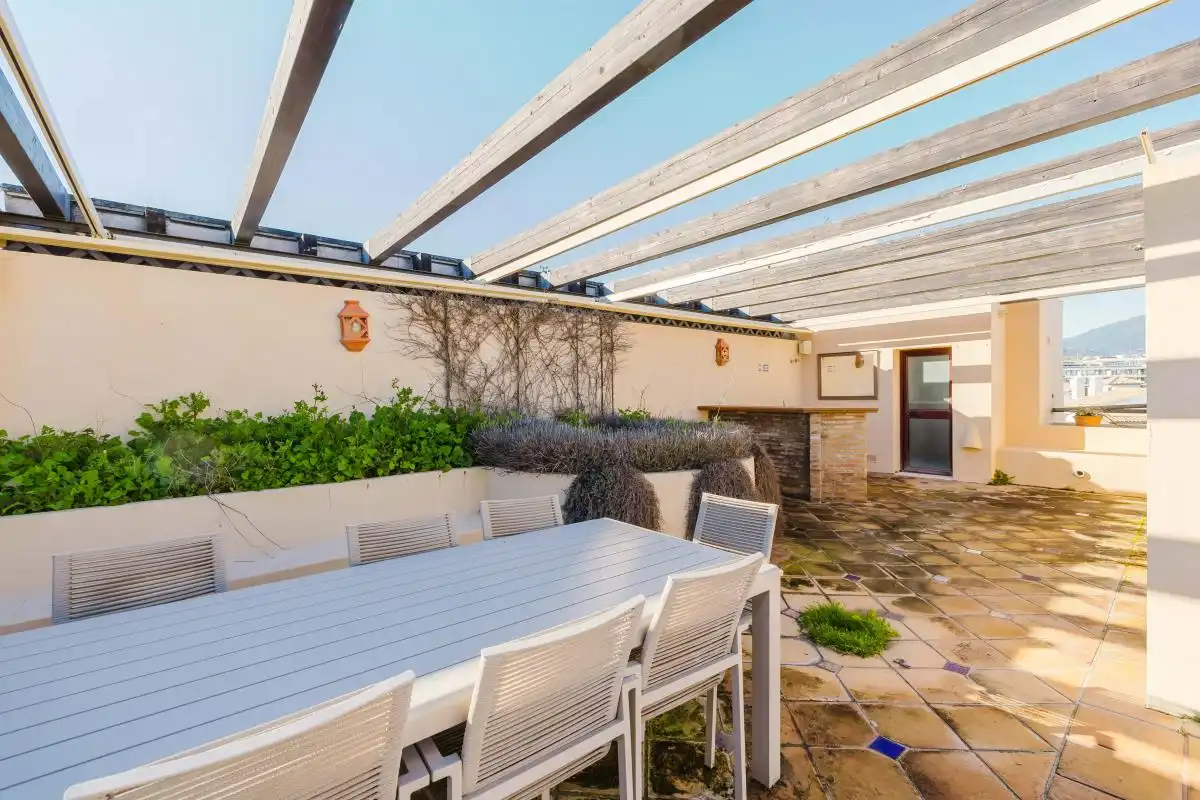Terrassa de Dúplex en venda en Estepona amb Aire condicionat, Calefacció i Jardí privat