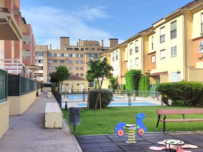 Exterior view of Planta baja for sale in Parla  with Air Conditioner, Terrace and Balcony