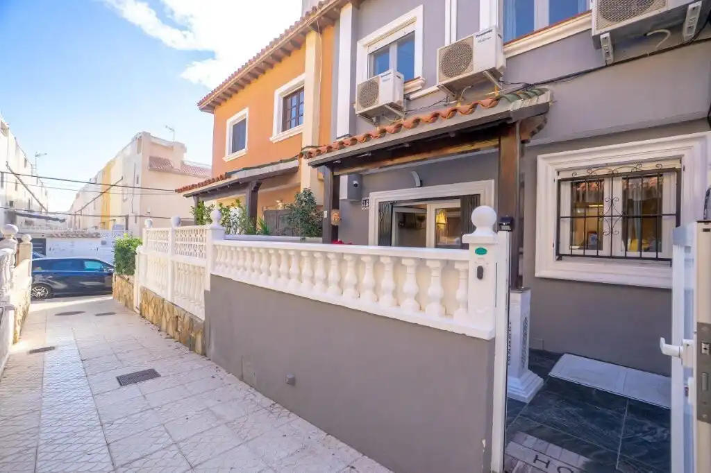 Außenansicht von Country house zum Verkauf in Torrevieja mit Klimaanlage, Privatgarten und Möbliert