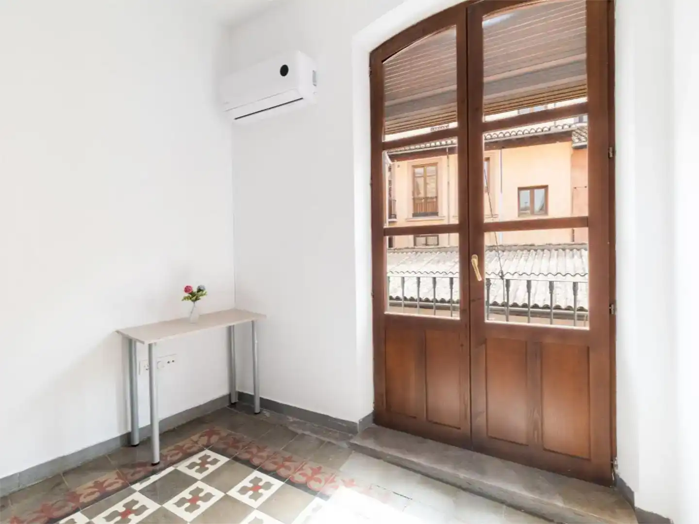 Dormitori de Pis per a compartir en Granada amb Aire condicionat, Moblat i Balcó