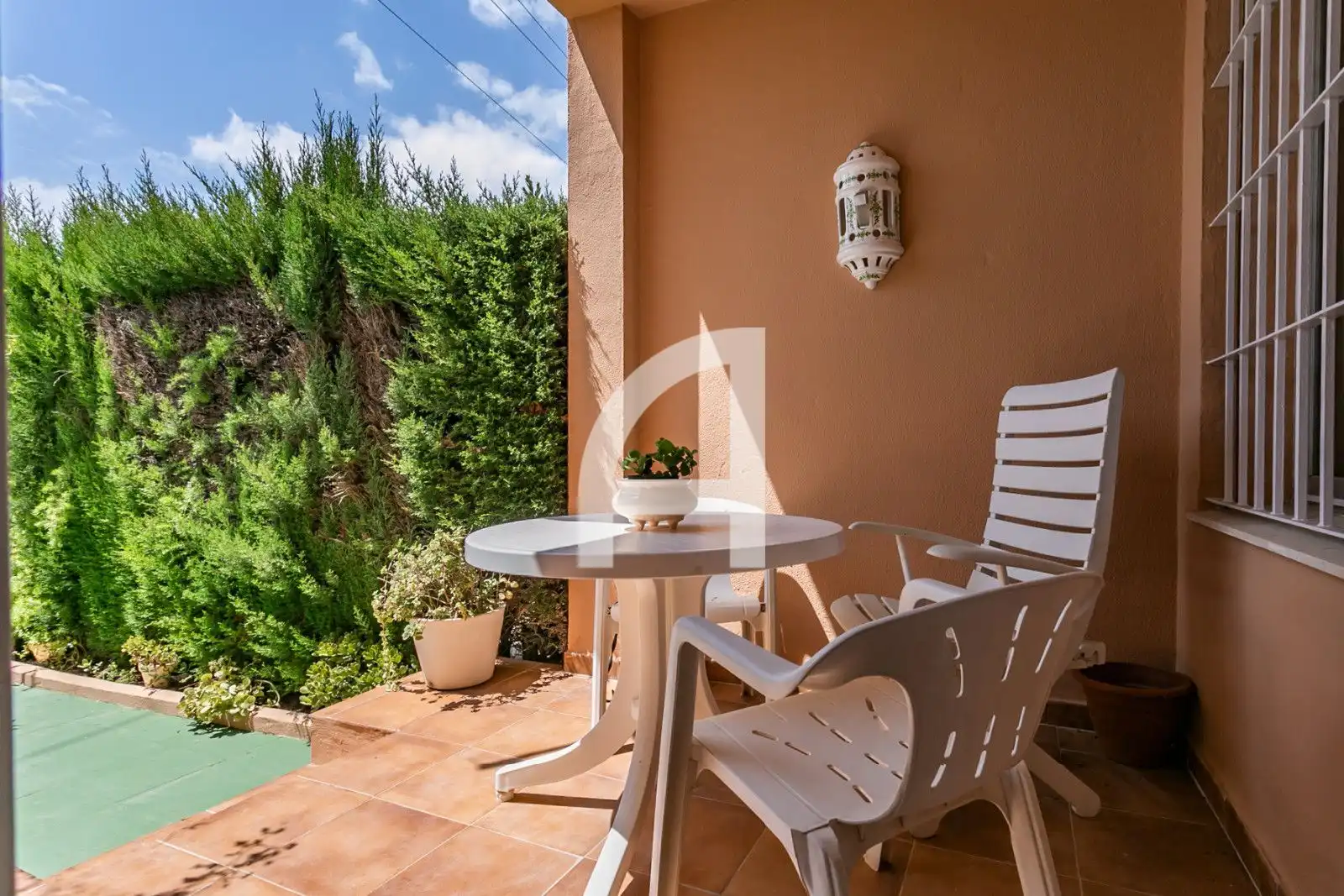 Terrasse von Einfamilien-Reihenhaus zum Verkauf in Estepona mit Heizung, Terrasse und Schwimmbad