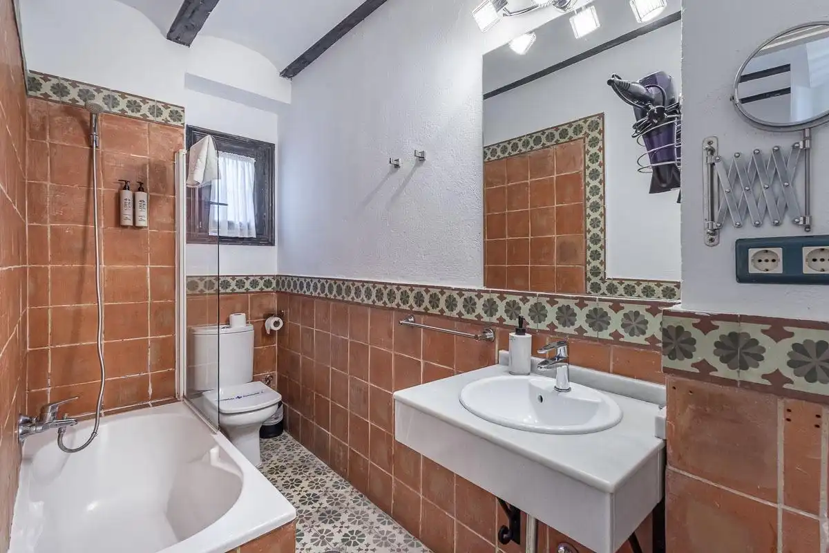 Badezimmer von Gebäude zur Miete in Granada
