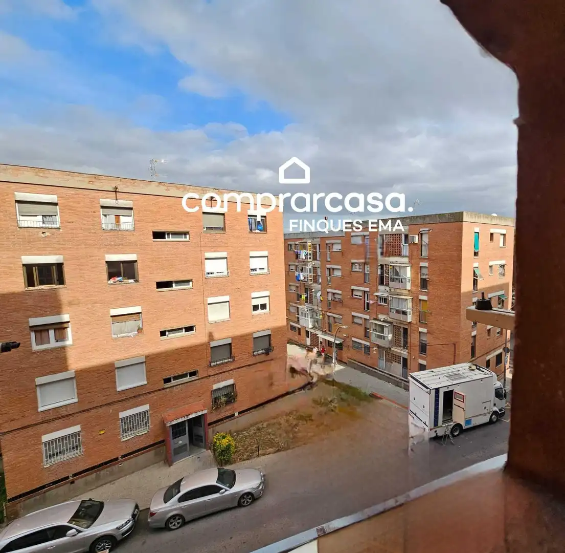 Vista exterior de Piso en venta en Sabadell