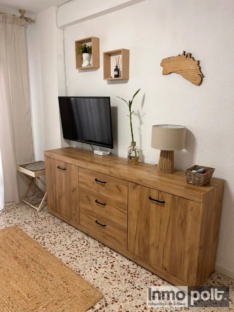 Sala d'estar de Apartament de lloguer en Torrevieja amb Jardí privat, Moblat i Forn