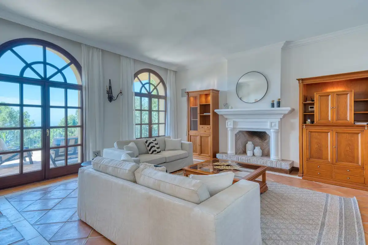 Sala de estar de Casa o chalet en venta en Benahavís con Aire acondicionado, Jardín privado y Terraza