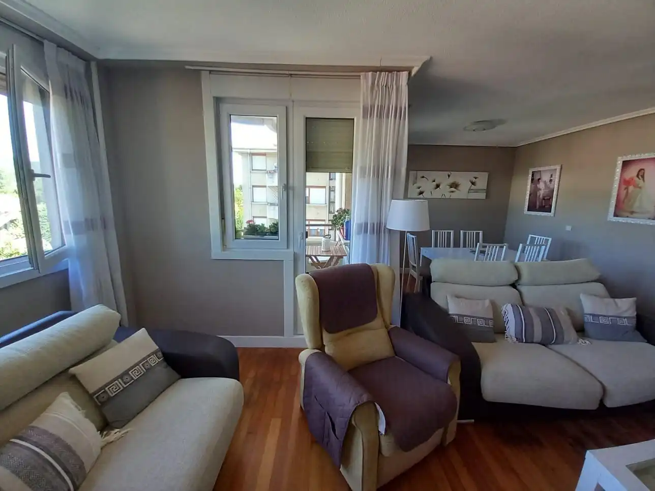 Sala de estar de Piso en venta en Torrelavega  con Calefacción, Jardín privado y Trastero