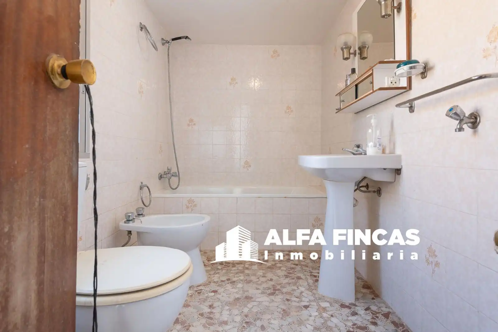 Bany de Casa o xalet en venda en El Picazo   amb Jardí privat i Traster