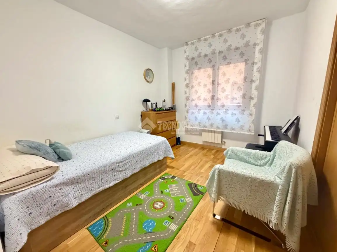Bedroom of Flat for sale in Arganda del Rey  with Heating, Parquet flooring and Storage room