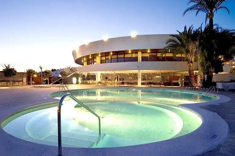 Piscina de Apartament en venda en Salou amb Aire condicionat, Calefacció i Terrassa