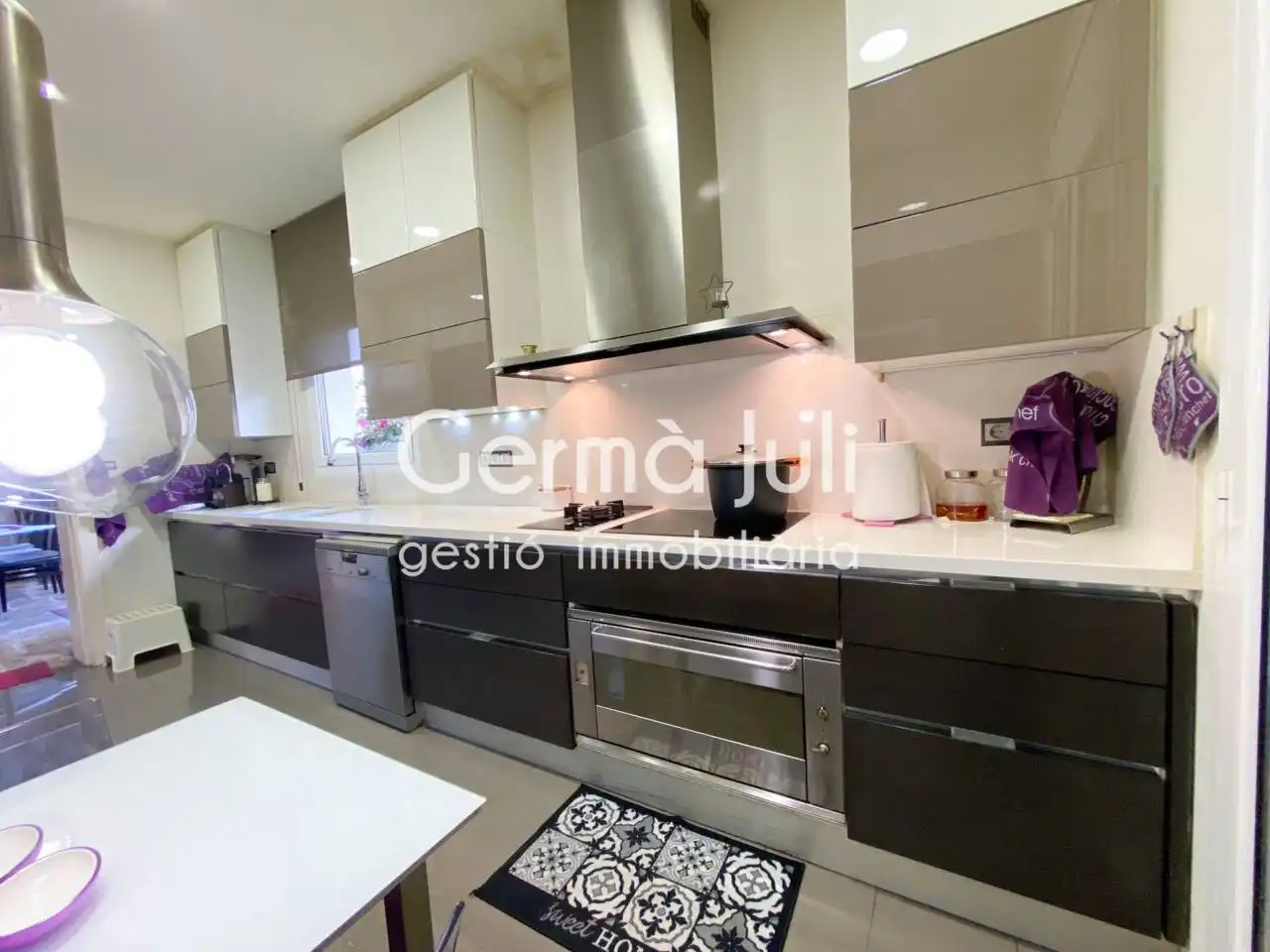 Cocina de Casa adosada en venta en Badalona con Aire acondicionado, Calefacción y Jardín privado