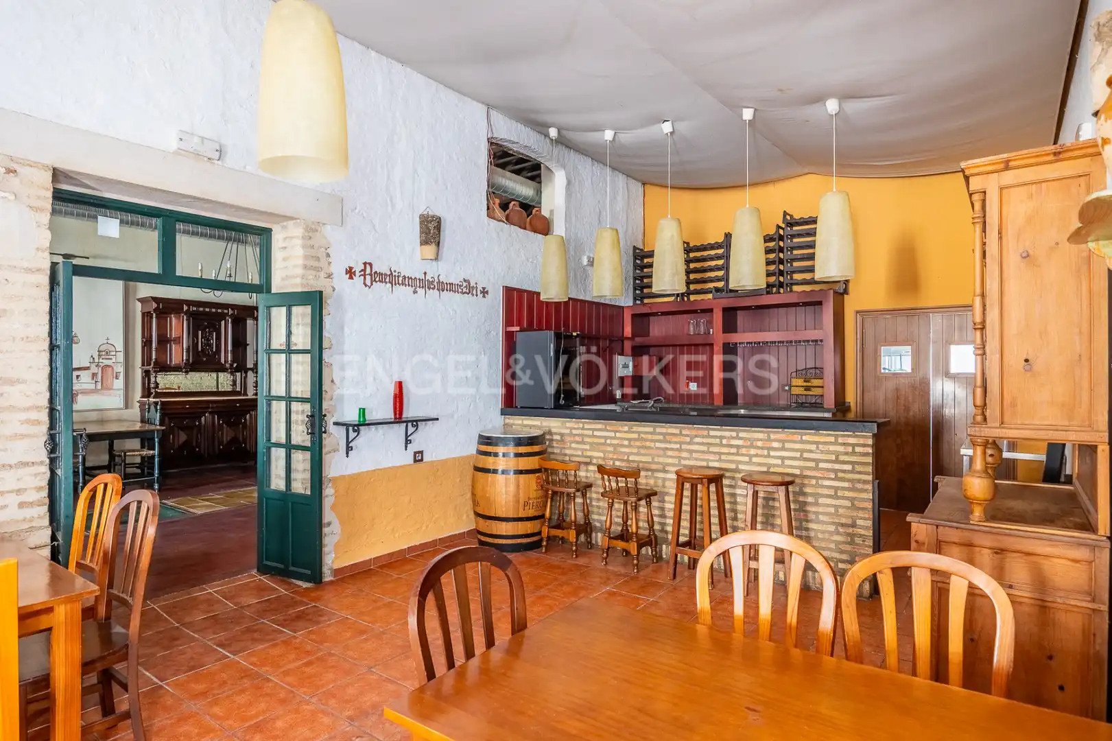 Commercial properties for sale in Villanueva del Ariscal  with Air Conditioner, Heating and Furnished